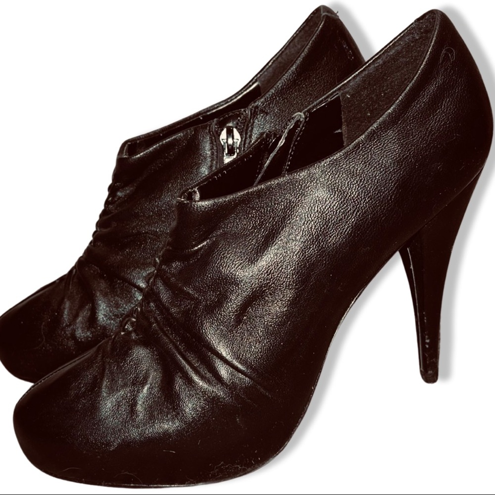 Steve Madden Black Heel Bootie Boots Leather Nice Size 8-8.5